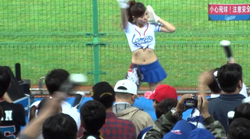 台湾プロ野球の美人チアリーダー応援団